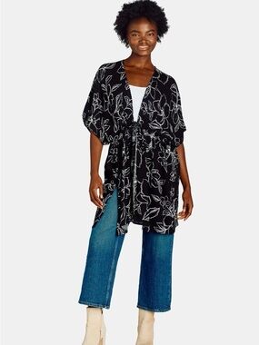 Women's Ruched Tie Front Ruana.